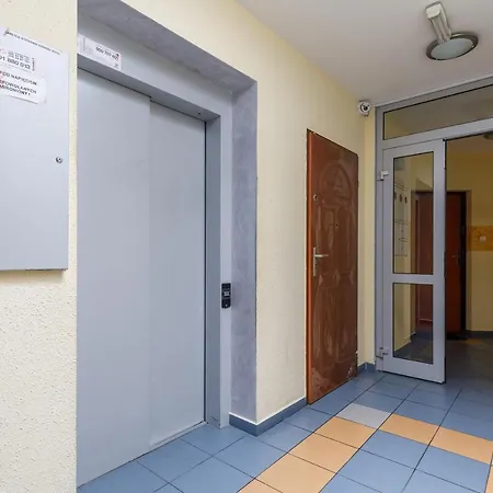 Port Towarowa 17 Z Garazem By Jantar