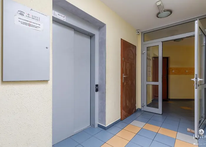 Port Towarowa 17 Z Garazem By Jantar