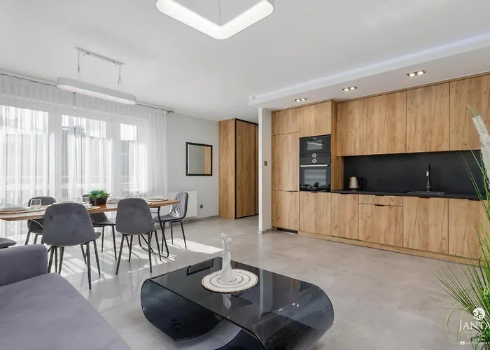 Port Towarowa 17 Z Garazem By Jantar